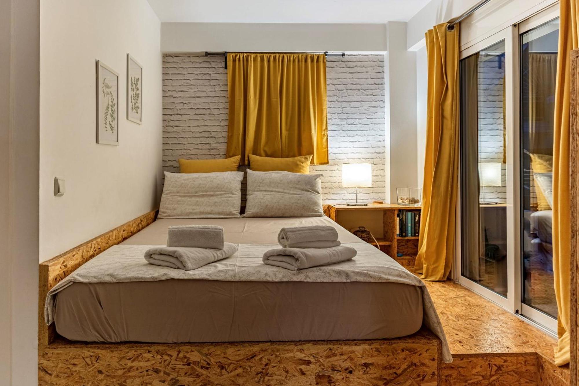 Downtown Central Suite With Private Parking Kalamáta Buitenkant foto